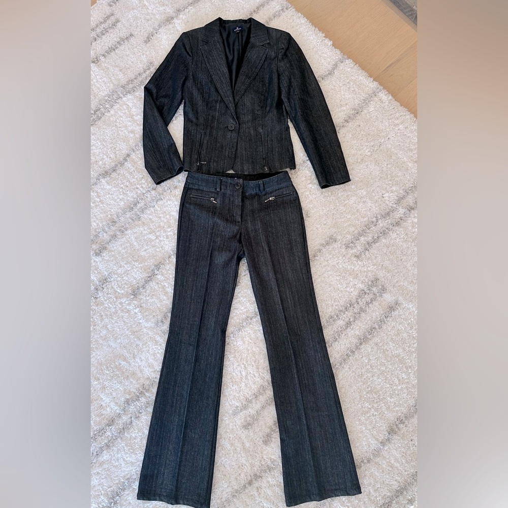 🛍️✨ Get the Parisian Style look in this Naf Naf Jeans with Elastane Suit✨🛍️
